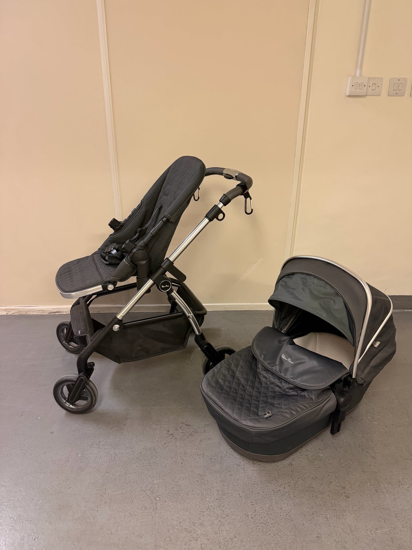 Silver Cross Stroller + Bassinet + FREE Travel Bag photo 1