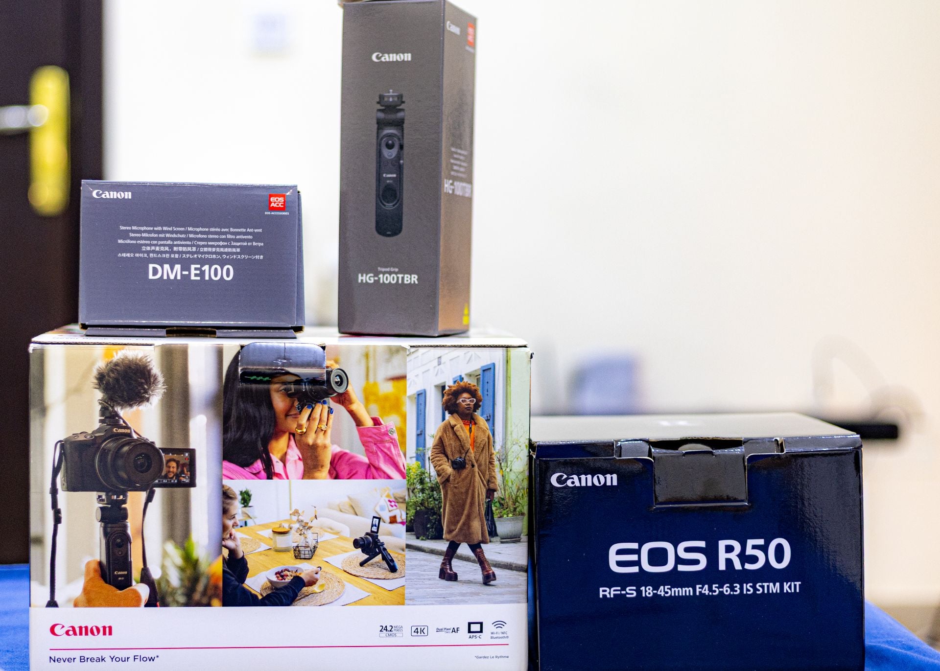 CANON EOS R50