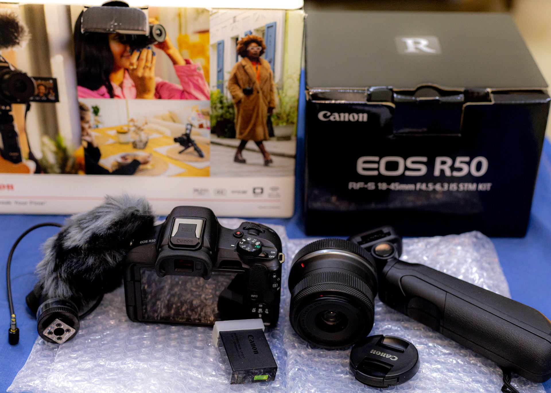 CANON EOS R50 photo 2