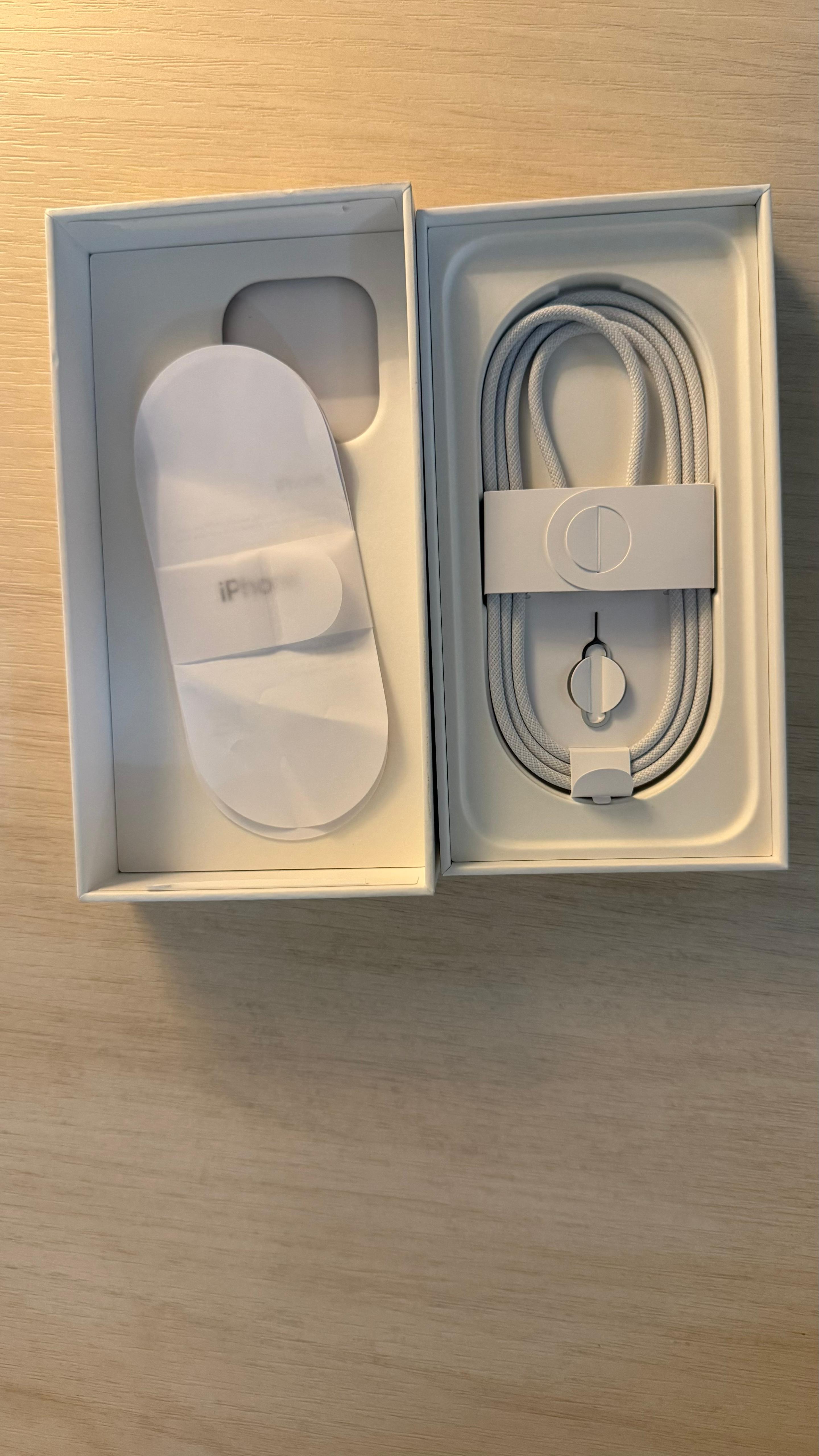 iPhone 16 Pro 128GB | White Titanium photo 3