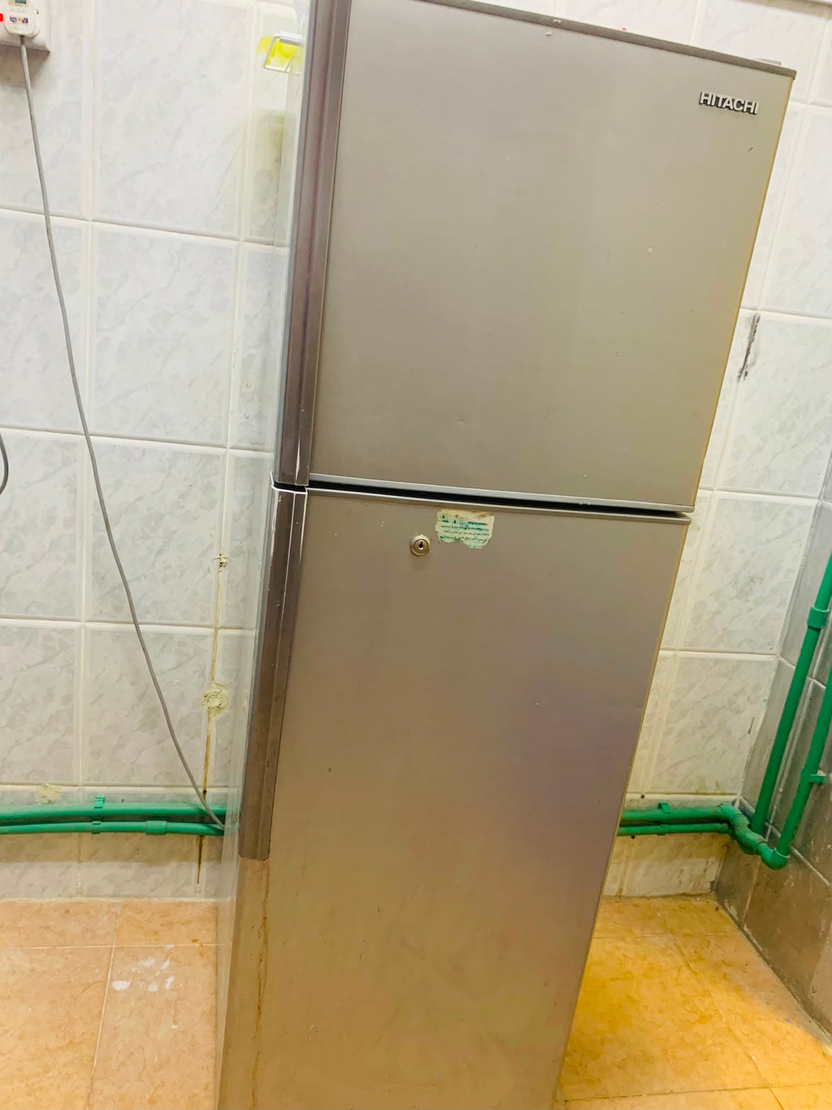 Hitachi R-T320EUK1K Refrigerator photo 2