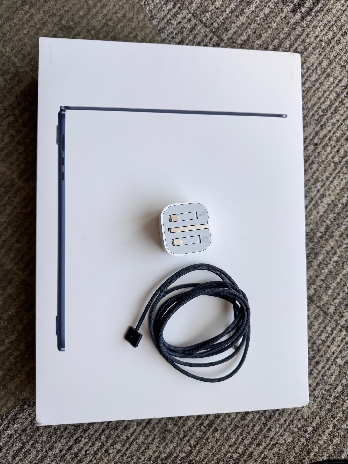 Macbook air the big 15 inch screen -M5-16GB RAM -512GB HD +  apple magic mouse + photo 4