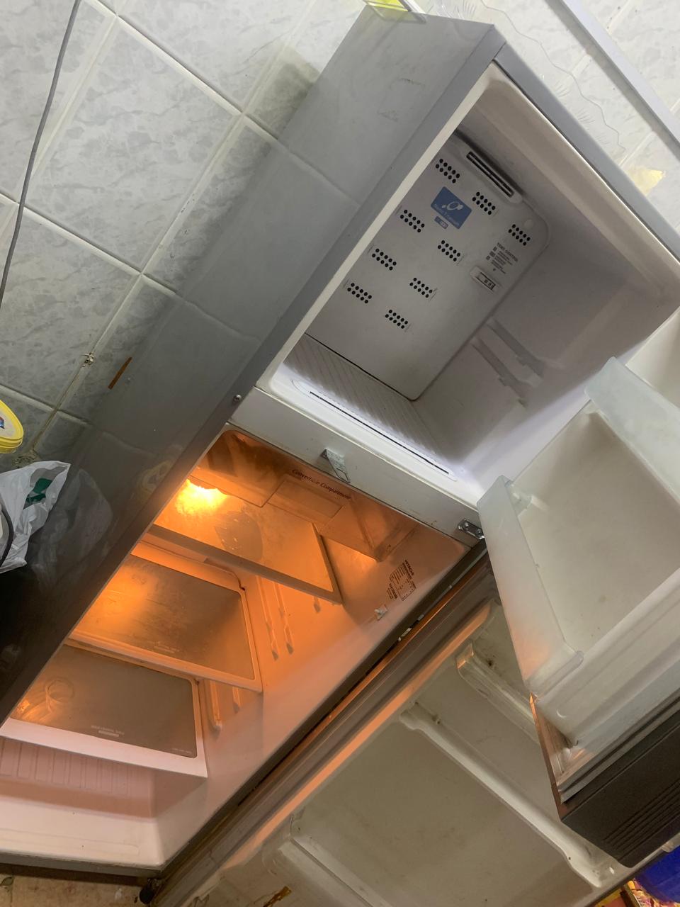 Hitachi R-T320EUK1K Refrigerator photo 4
