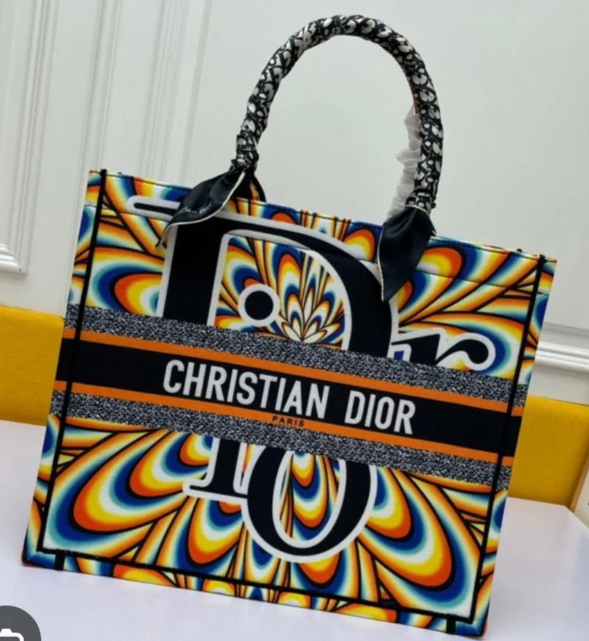 Dior tote photo 2