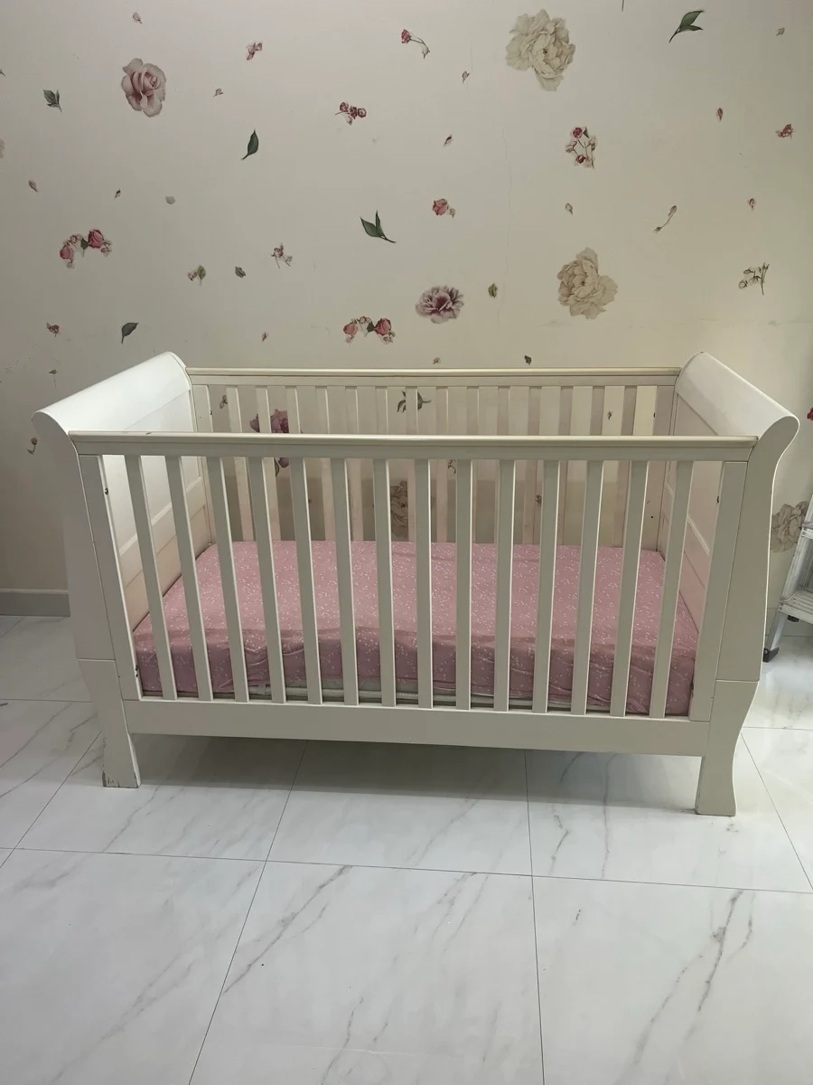 Toddlers Crib From Mama Papas photo 2