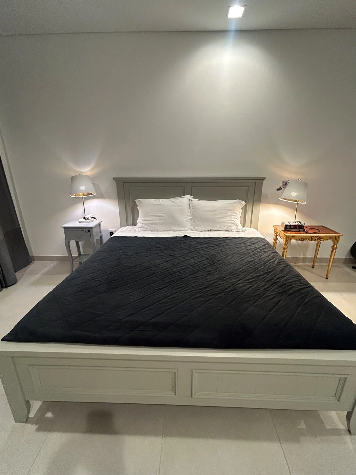 Queen size Bed with mattress photo 2