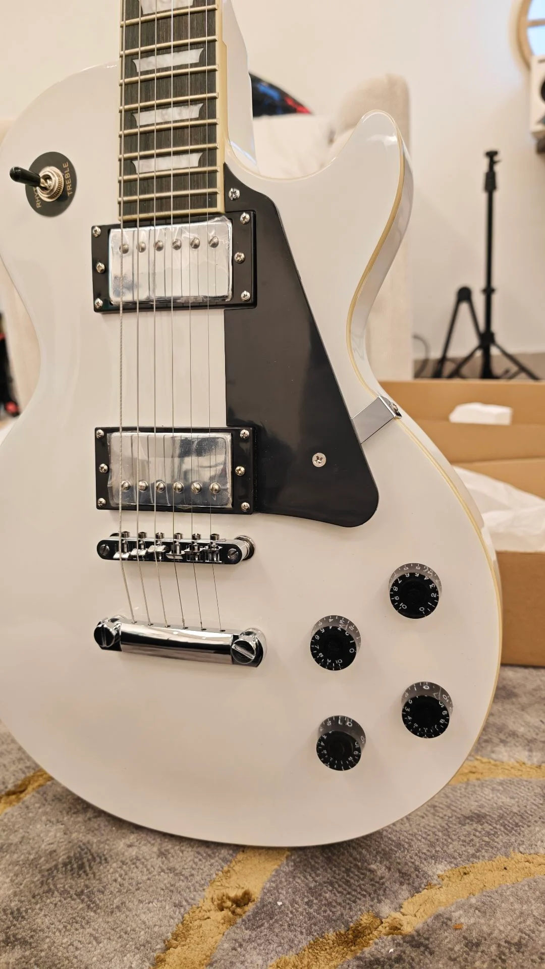 Beautiful LesPaul Clone Electric Guitar photo 3