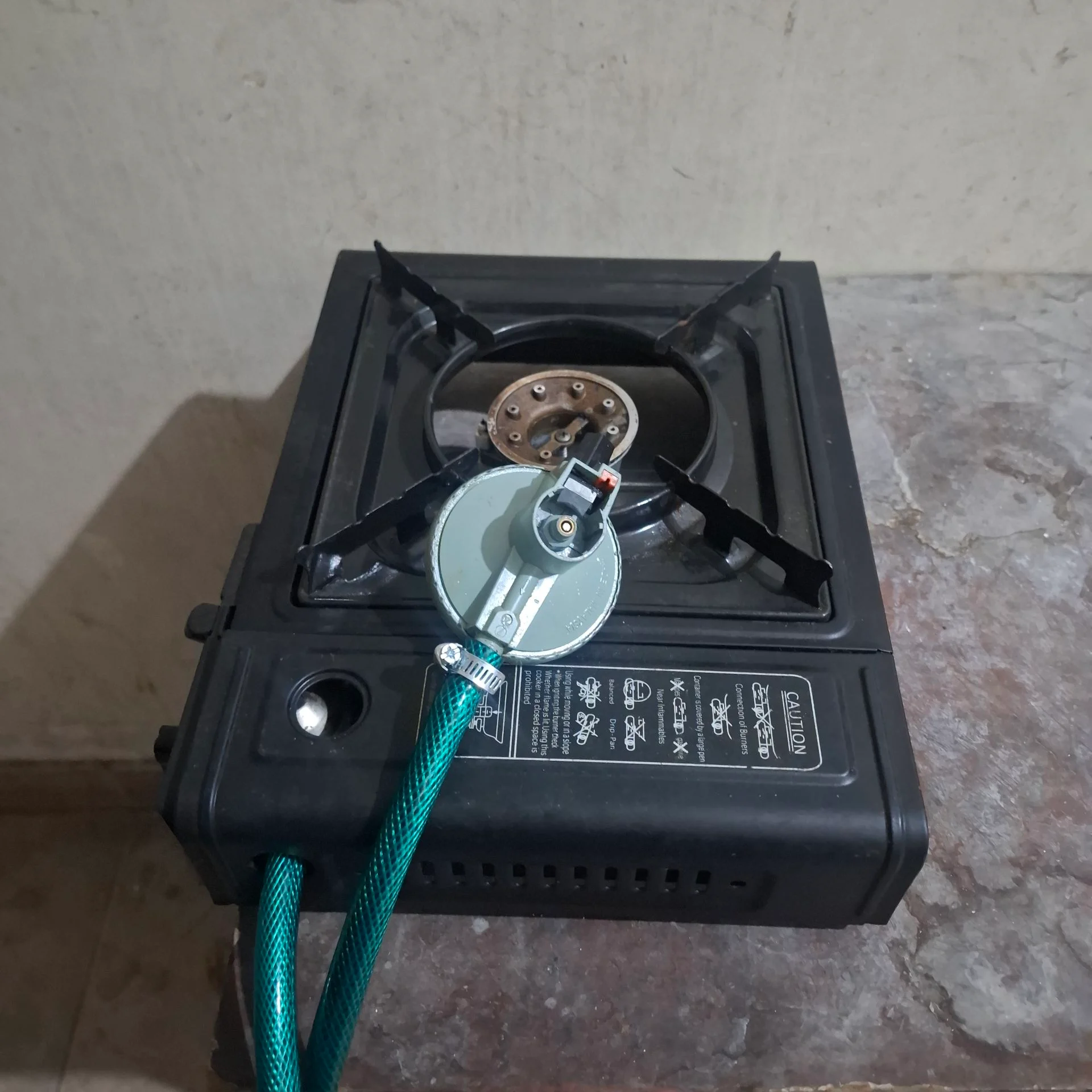 Gas Stove With Regulator and pipe photo 1
