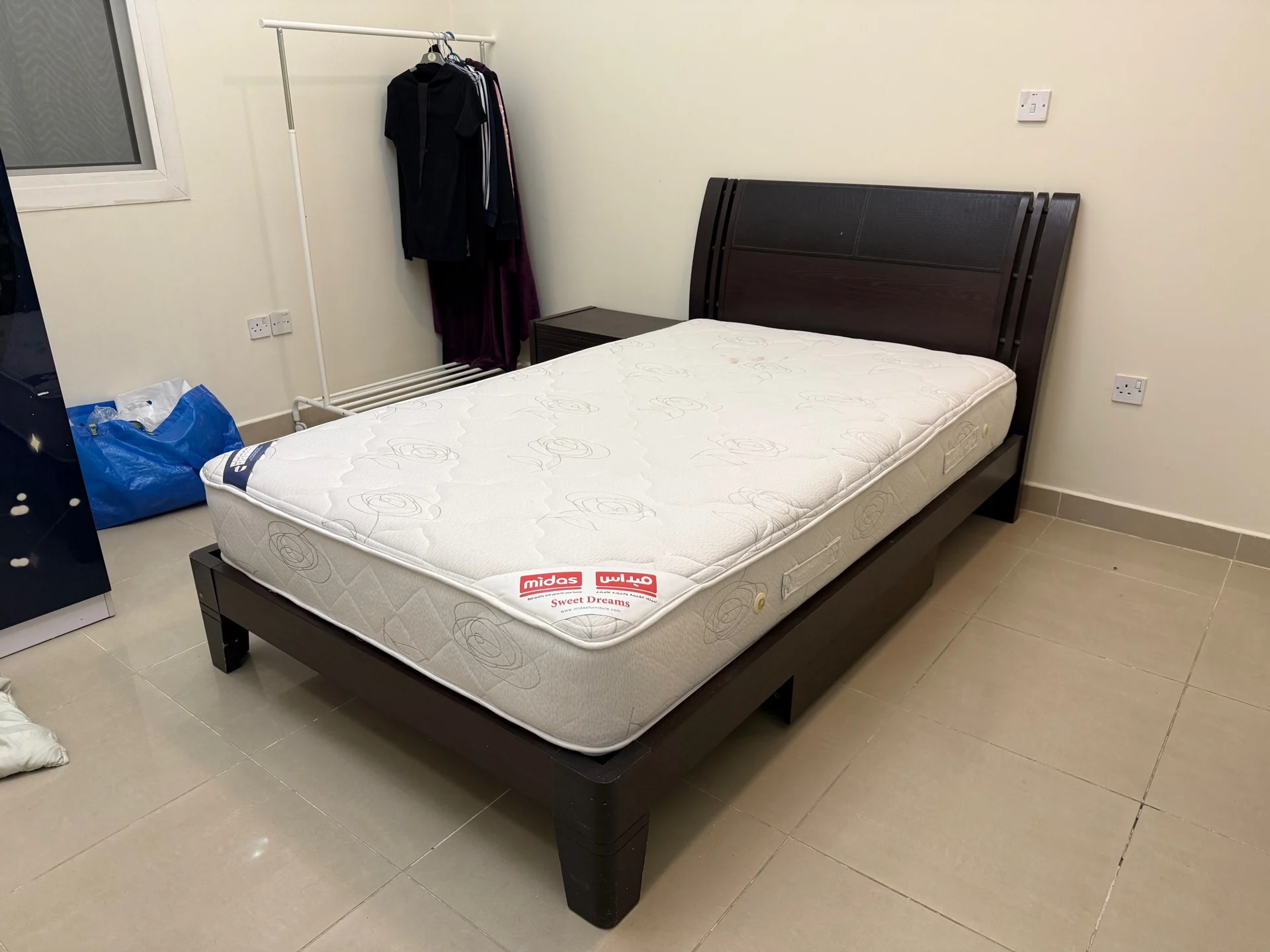 🛏️ Three Quater Bedroom Set – Bed, Mattress & Bedside Table photo 3