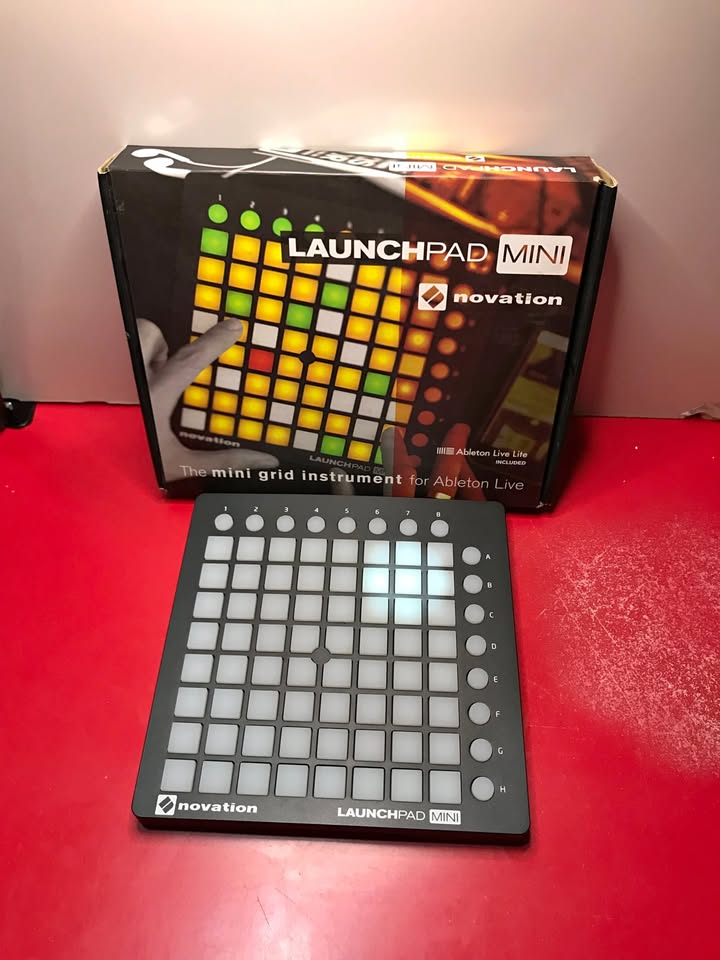 Novation Launchpad Mini MIDI Controller – New, Open Box photo 2