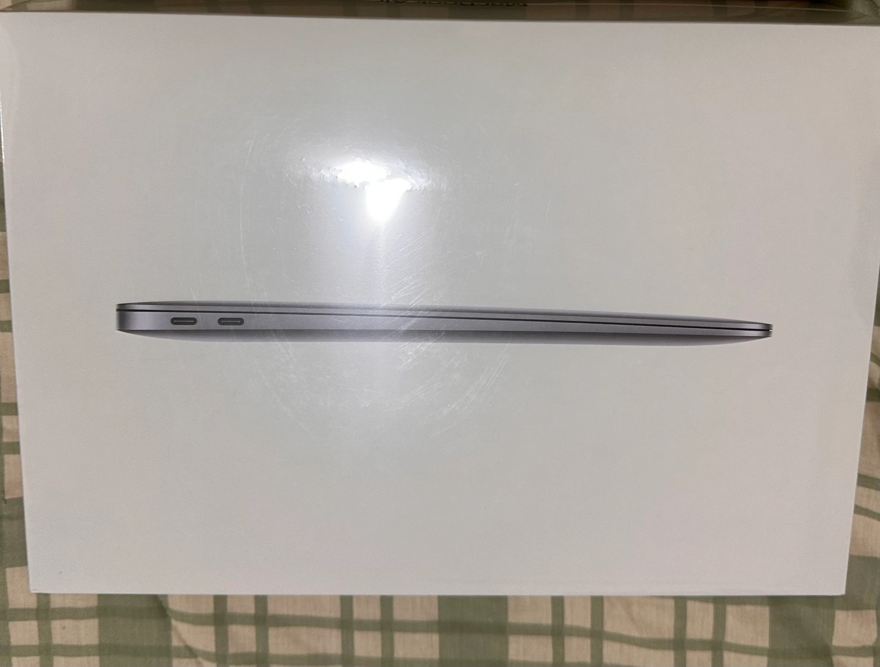 M1 Macbook Air + Charger + Box FOR SALE photo 2