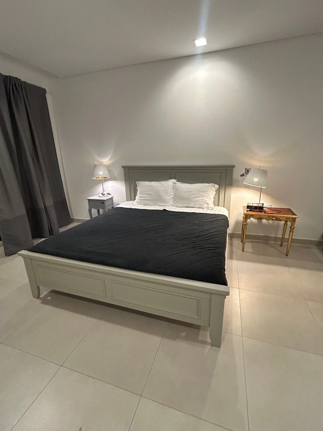 Queen size Bed with mattress photo 3