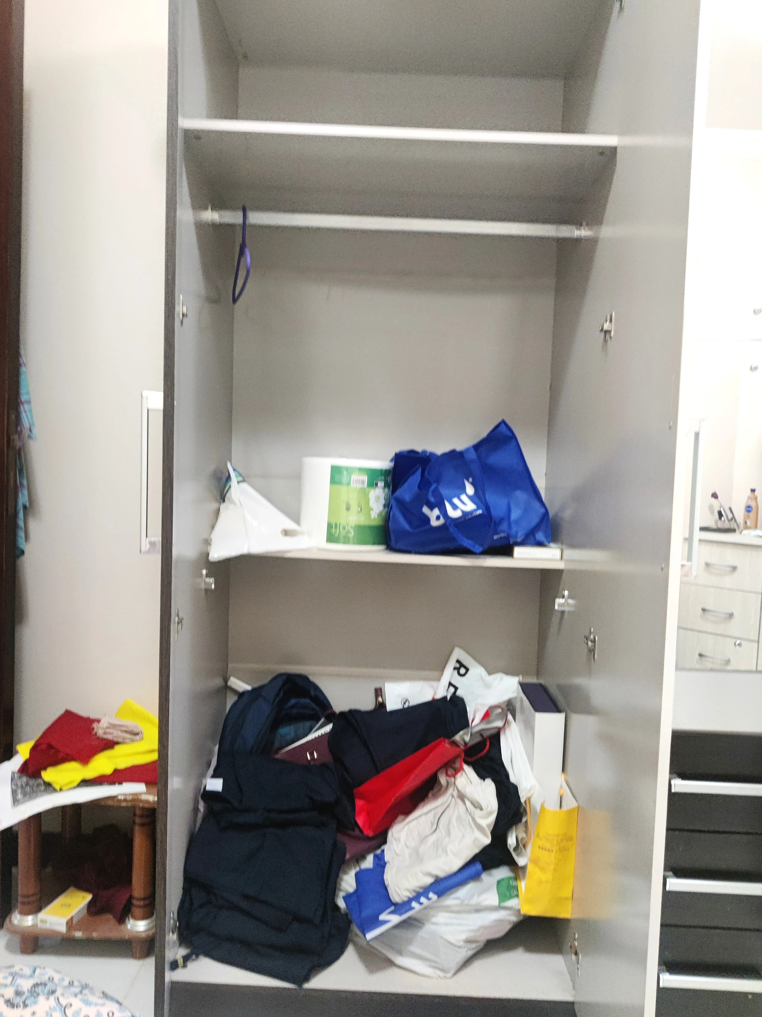 Wardrobe, king size bed with Mattresses. photo 2
