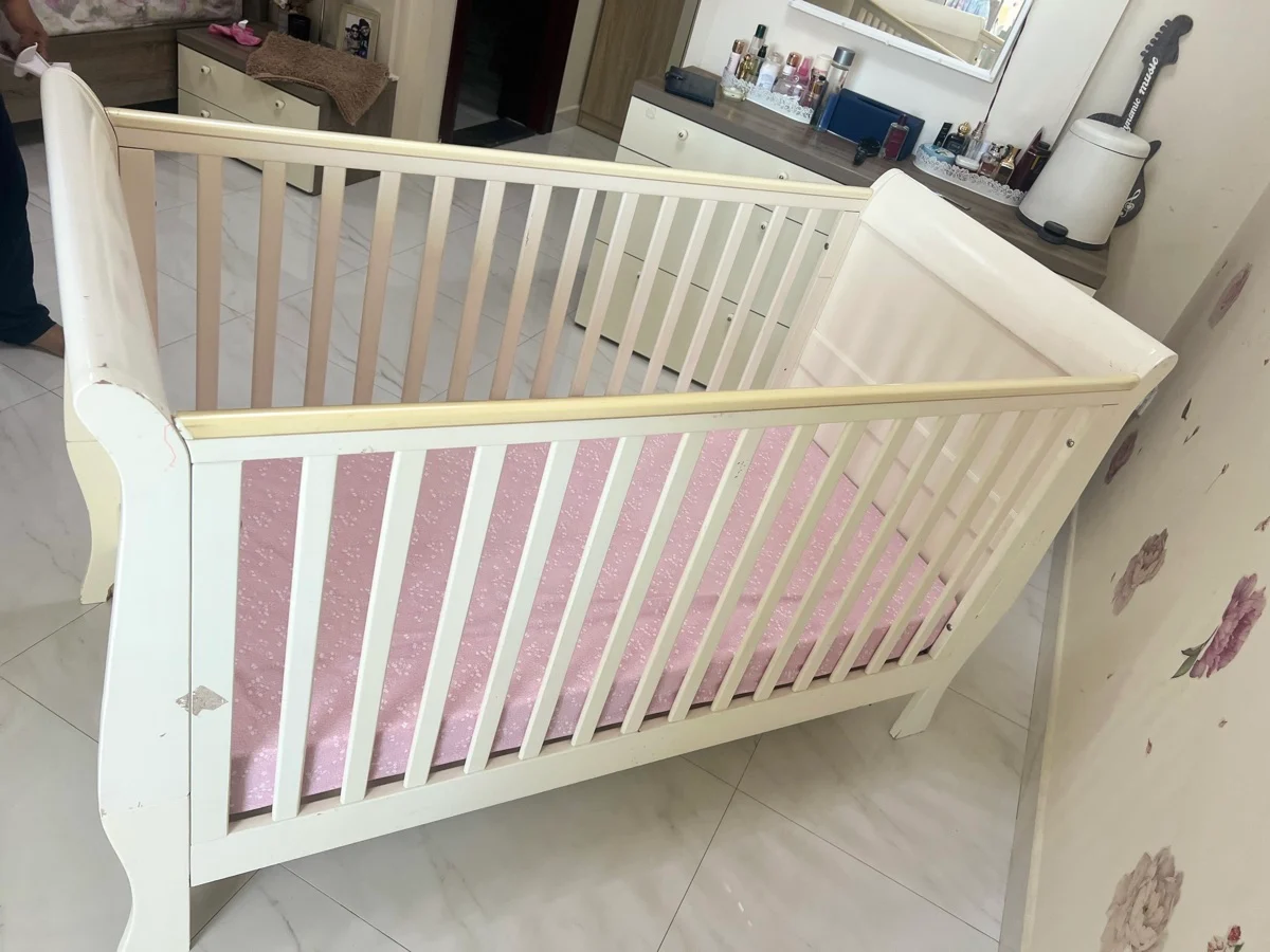 Toddlers Crib From Mama Papas photo 3