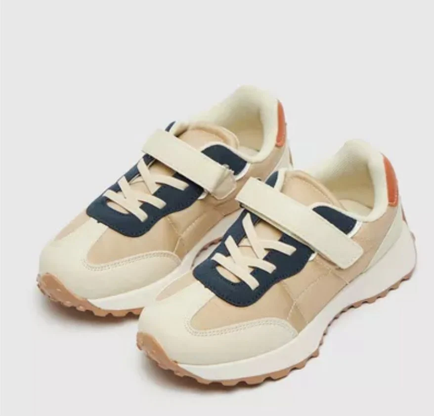 Sneakers photo 2