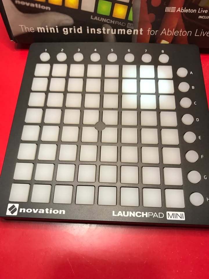 Novation Launchpad Mini MIDI Controller – New, Open Box photo 5