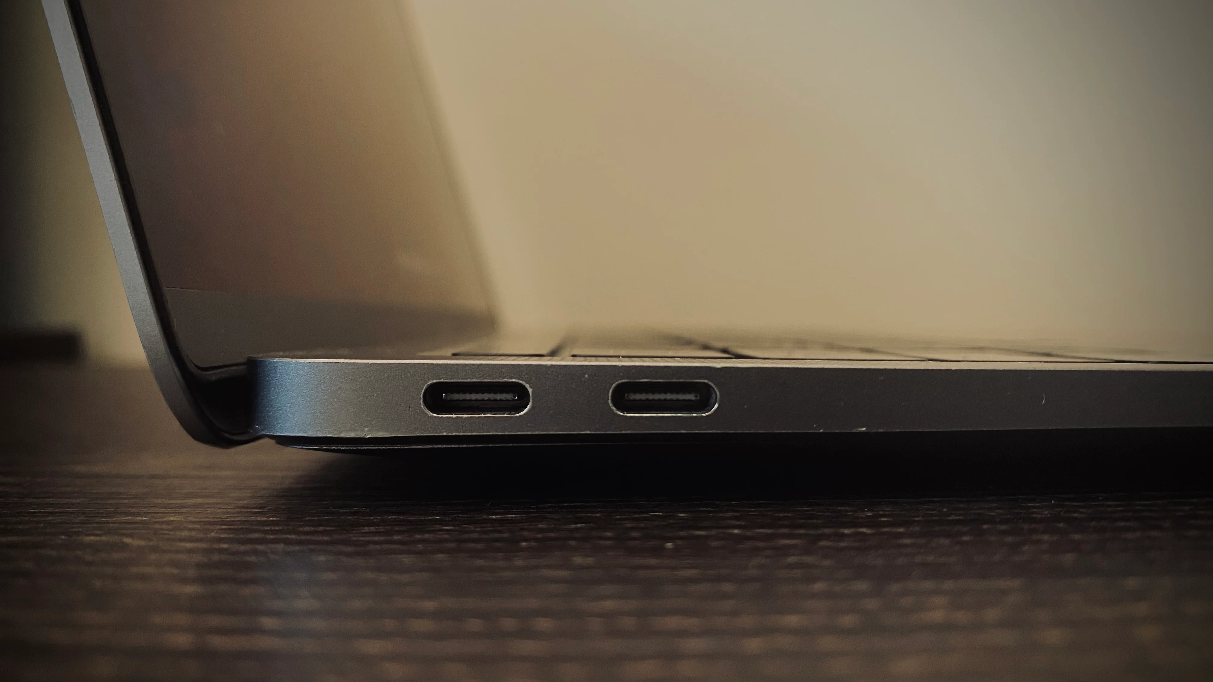 M1 Macbook Air + Charger + Box FOR SALE photo 4