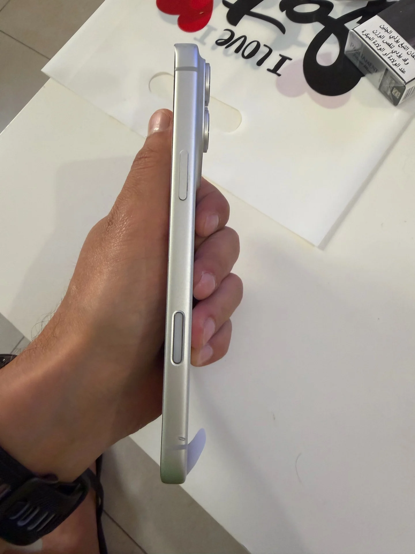 Brand New iPhone 17 Pro Max 256GB – Middle East Version photo 4