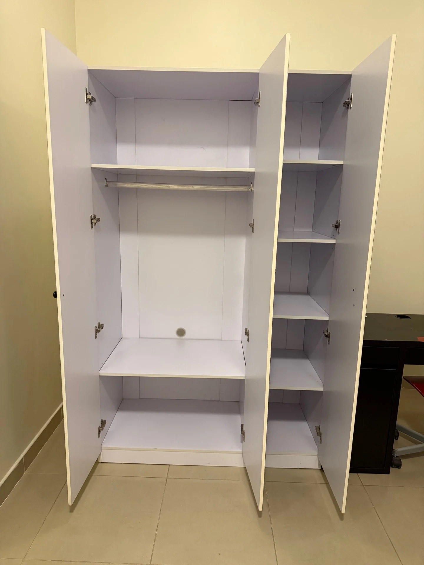 Space-Themed 4-Door Wardrobe with Shelves – Excellent Condition photo 2