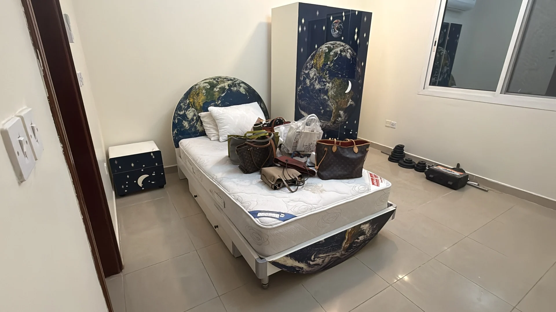 🌍 Space-Themed Children’s Bedroom Set – Bed, Wardrobe & Bedside Table –