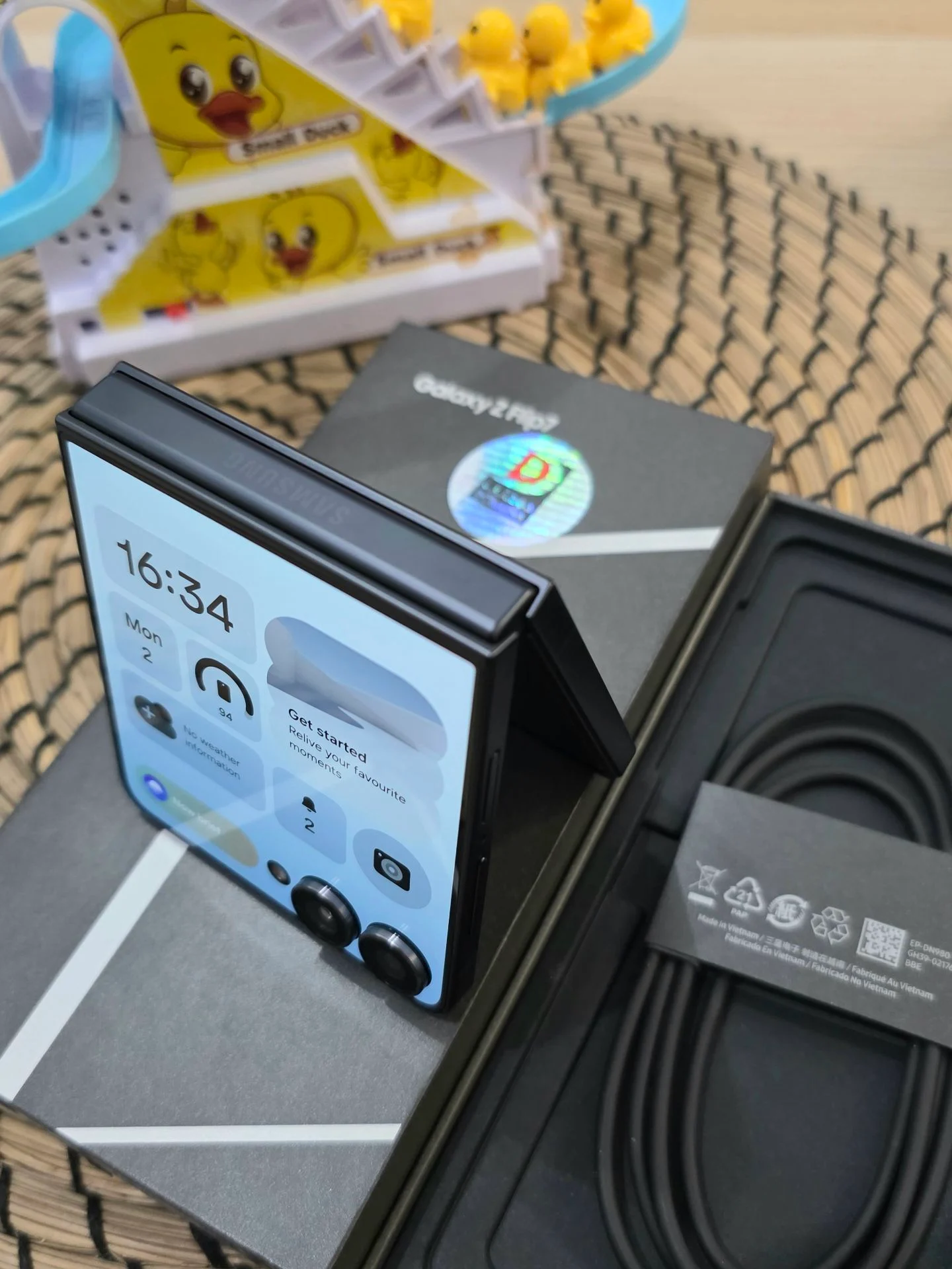 512Gb Galaxy Z Flip 7 JetBlack photo 3