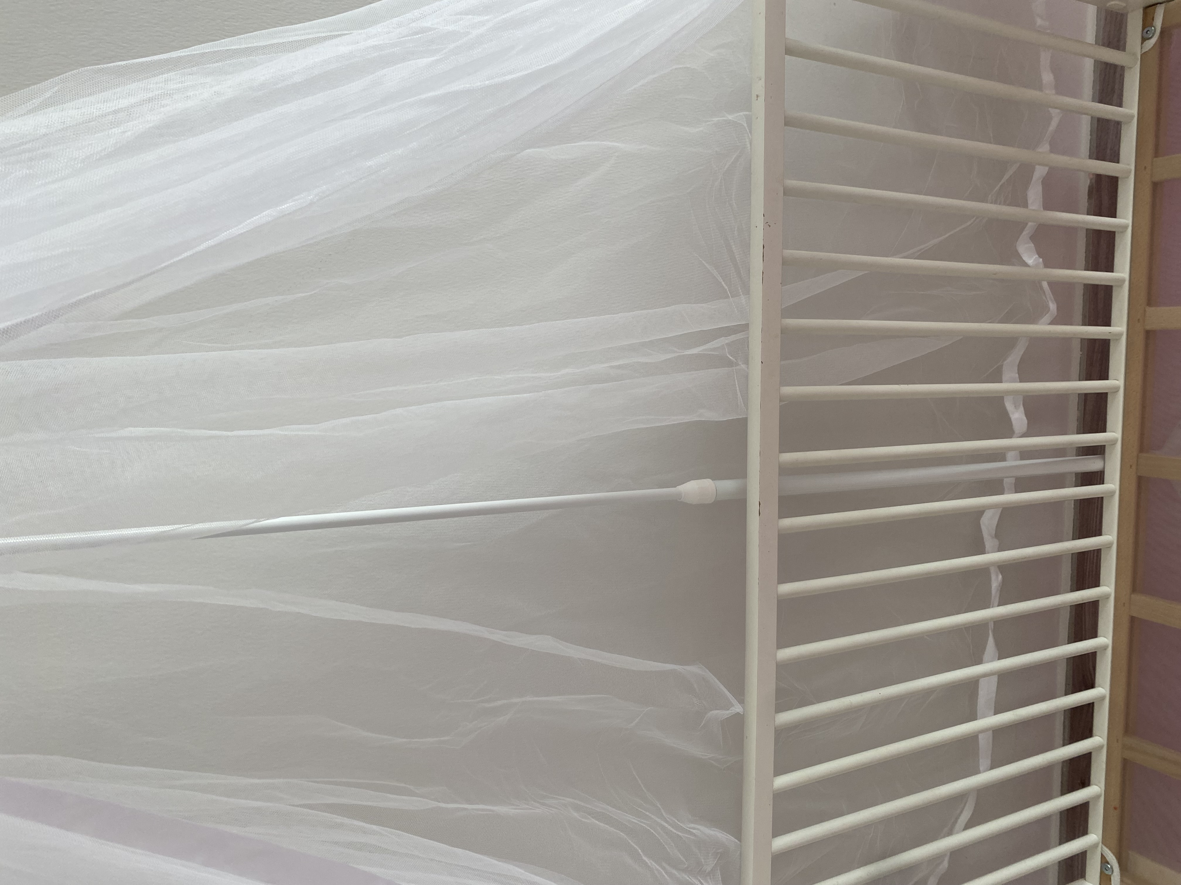 Crib bed with net and net stand photo 2