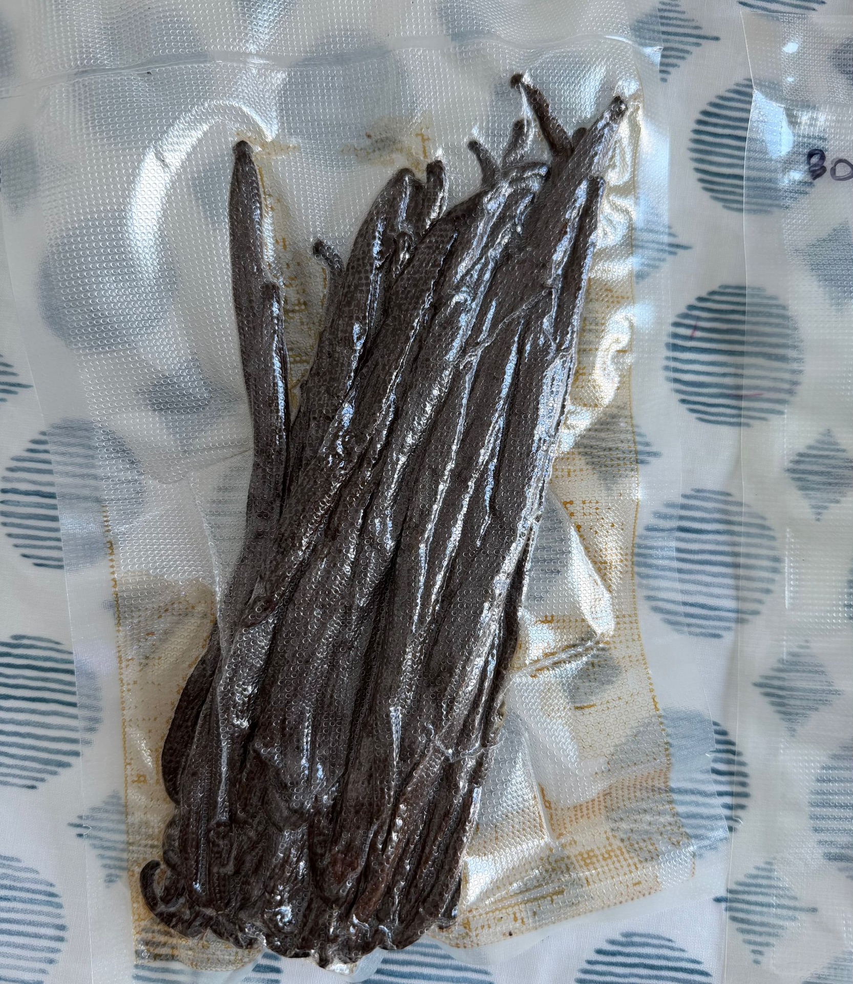 Fresh vanilla stick from Zanzibar photo 5