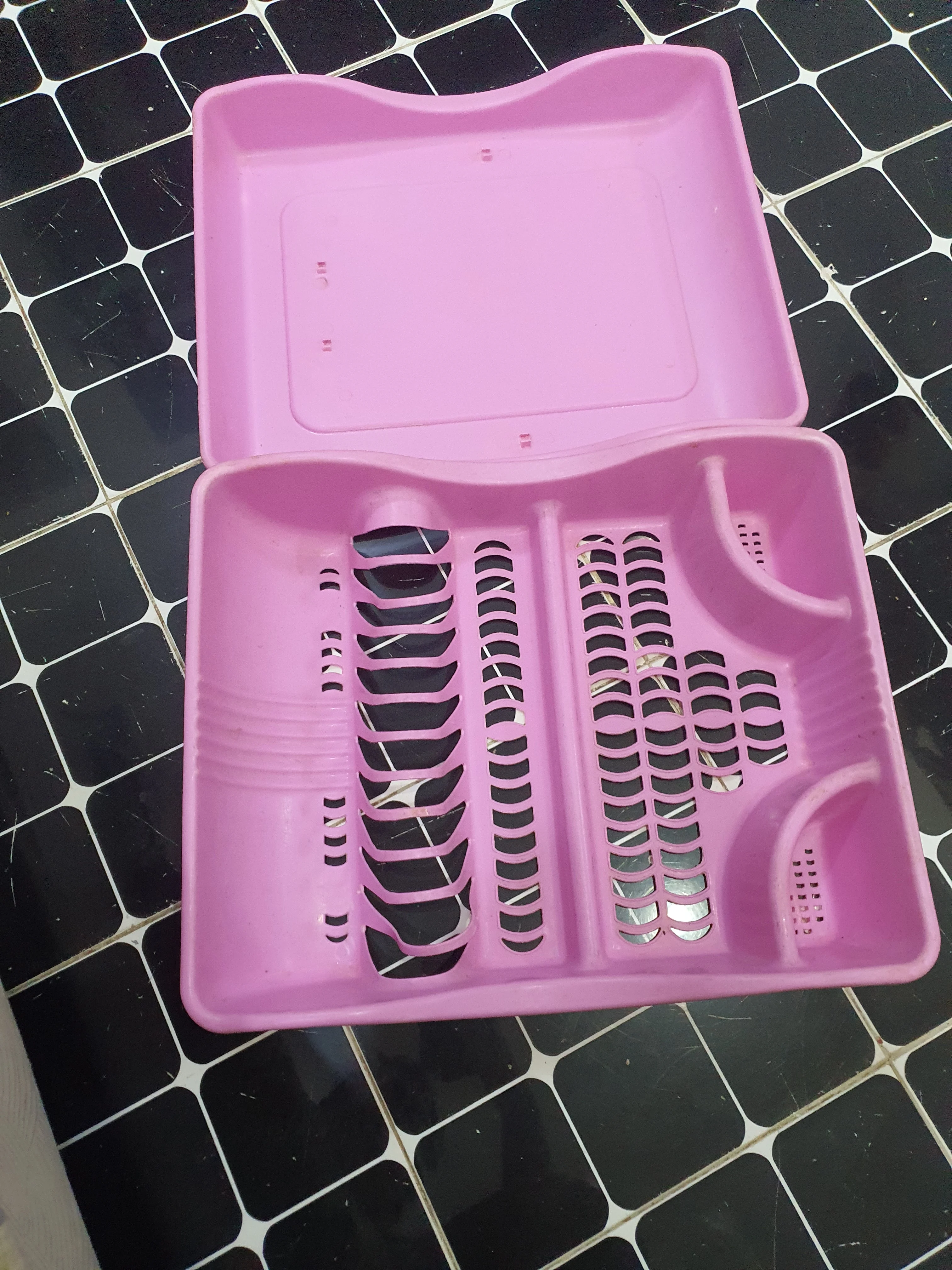 Plastic storage dish drainer
