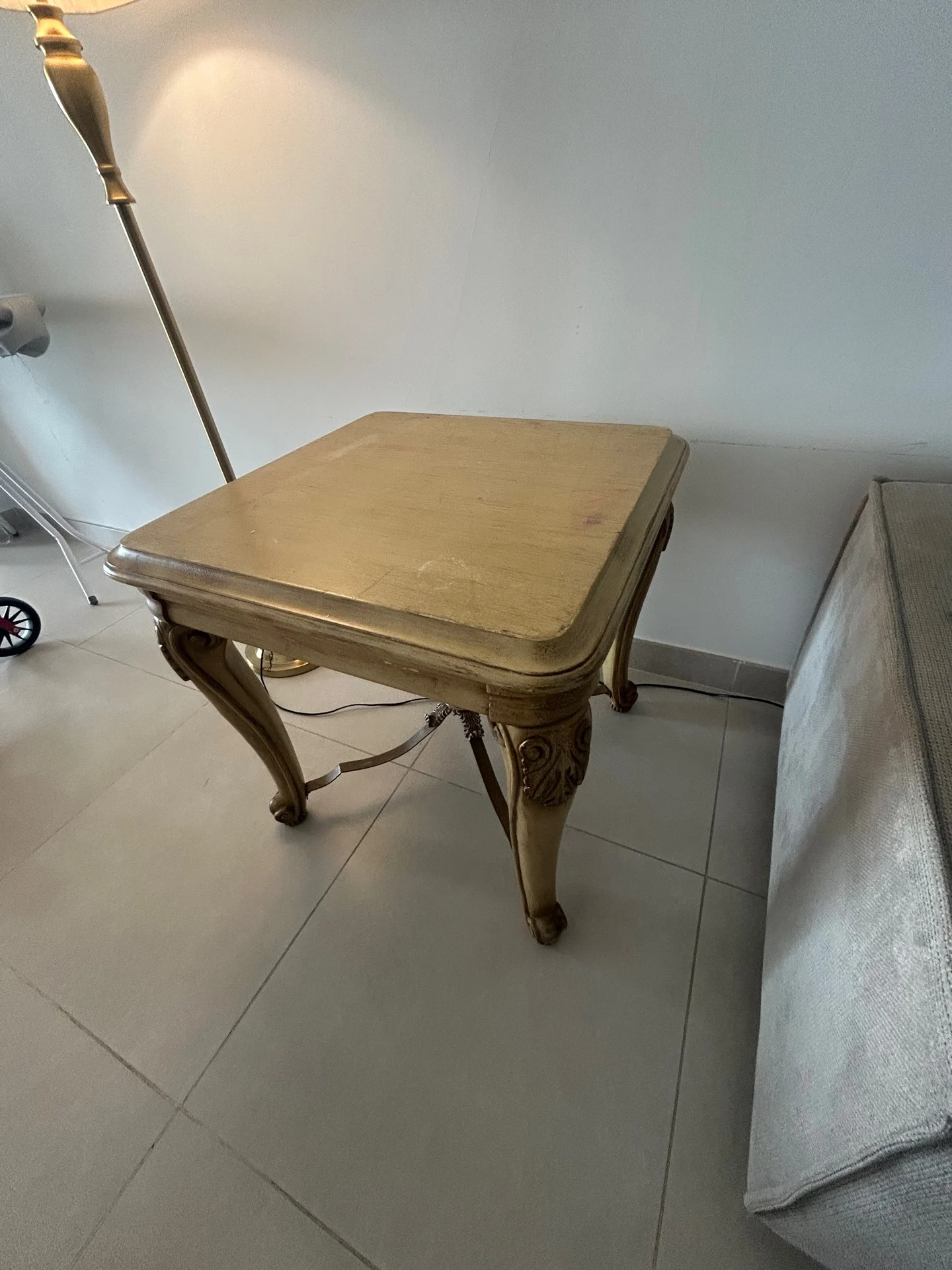 Sofa peninsula and sofa bed along with side table and lamp photo 4