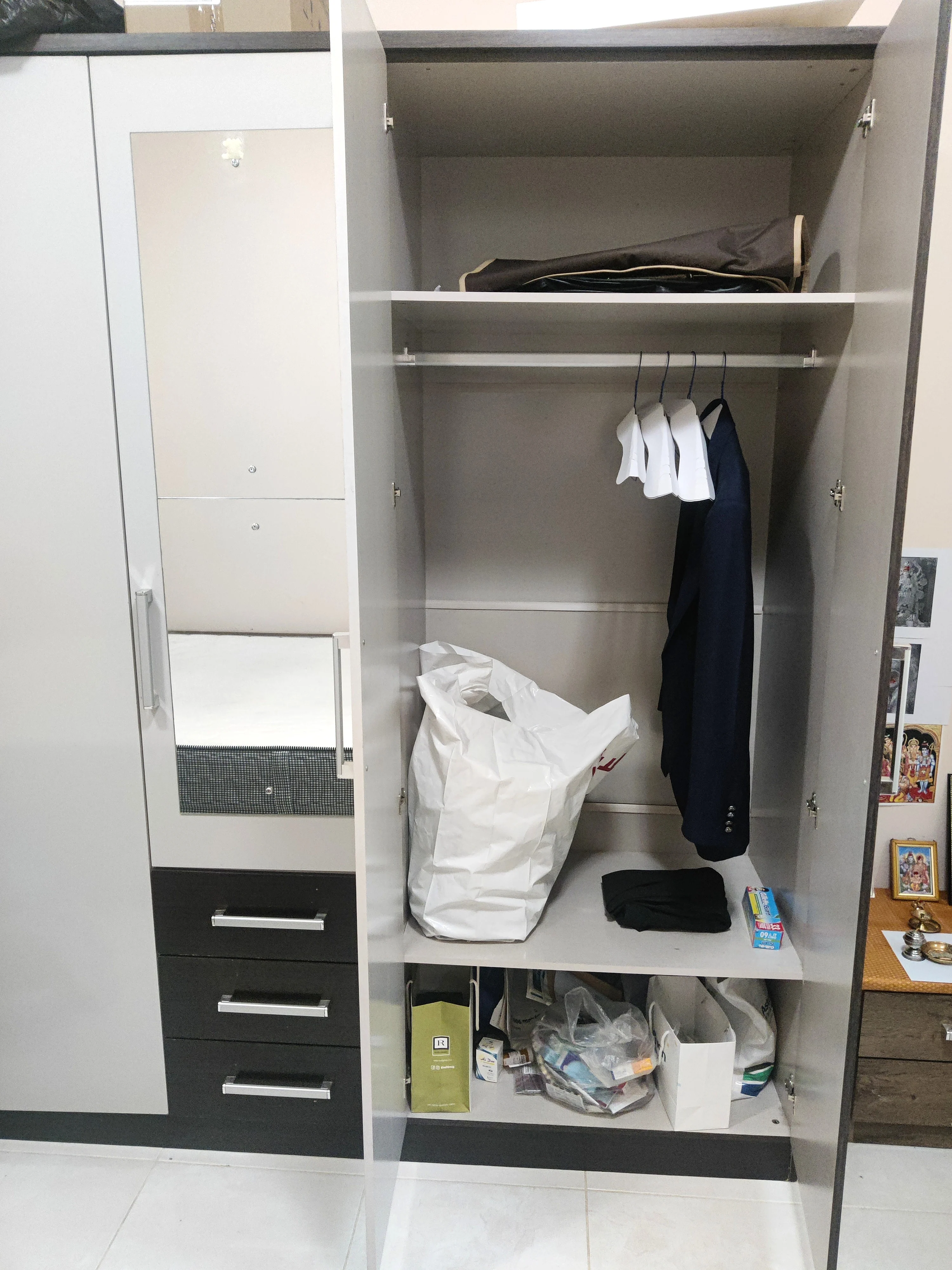 Wardrobe, king size bed with Mattresses. photo 3