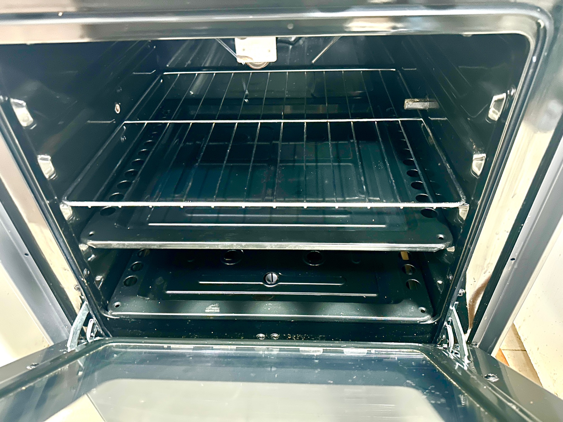 Amazing Deal !! Toshiba gas stove with griller for just QAR 650 Only !!!! photo 4