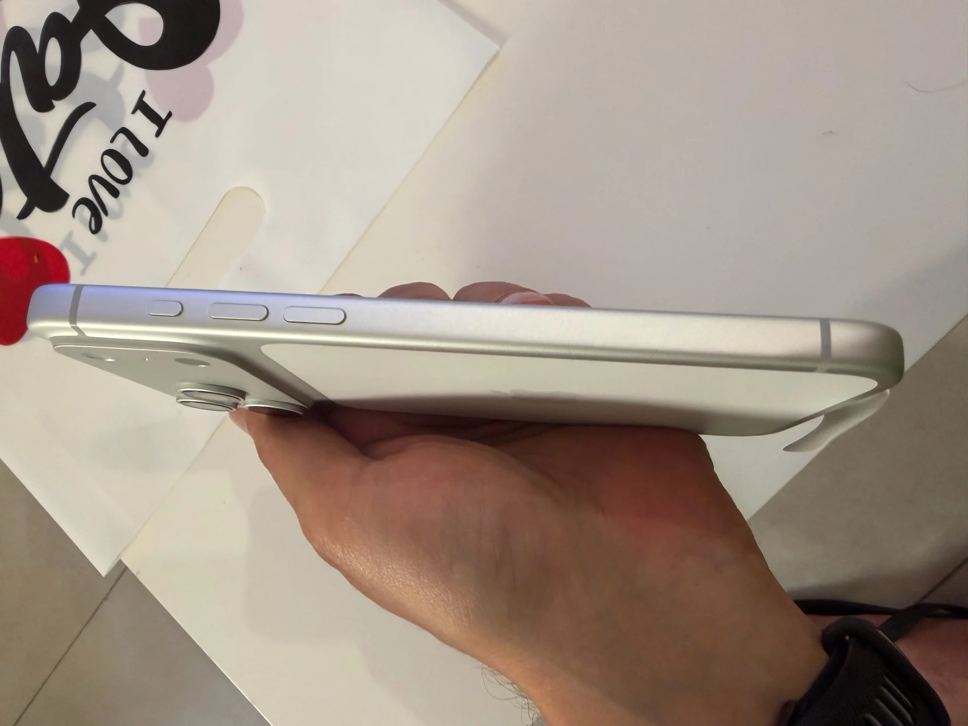 Brand New iPhone 17 Pro Max 256GB – Middle East Version photo 3