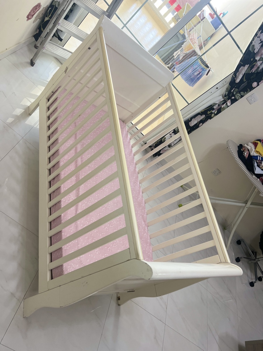 Toddlers Crib From Mama Papas photo 4