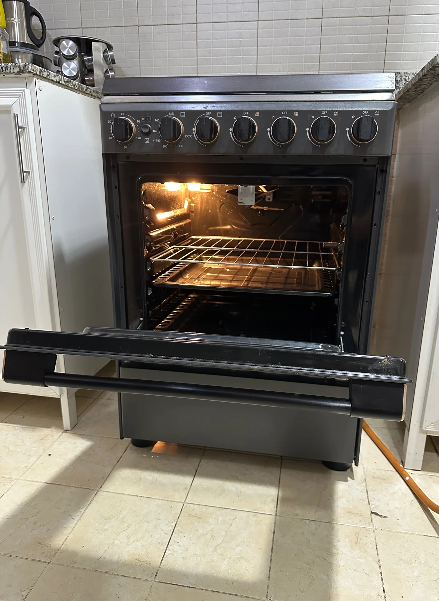 Amazing Deal !! Toshiba gas stove with griller for just QAR 650 Only !!!! photo 3