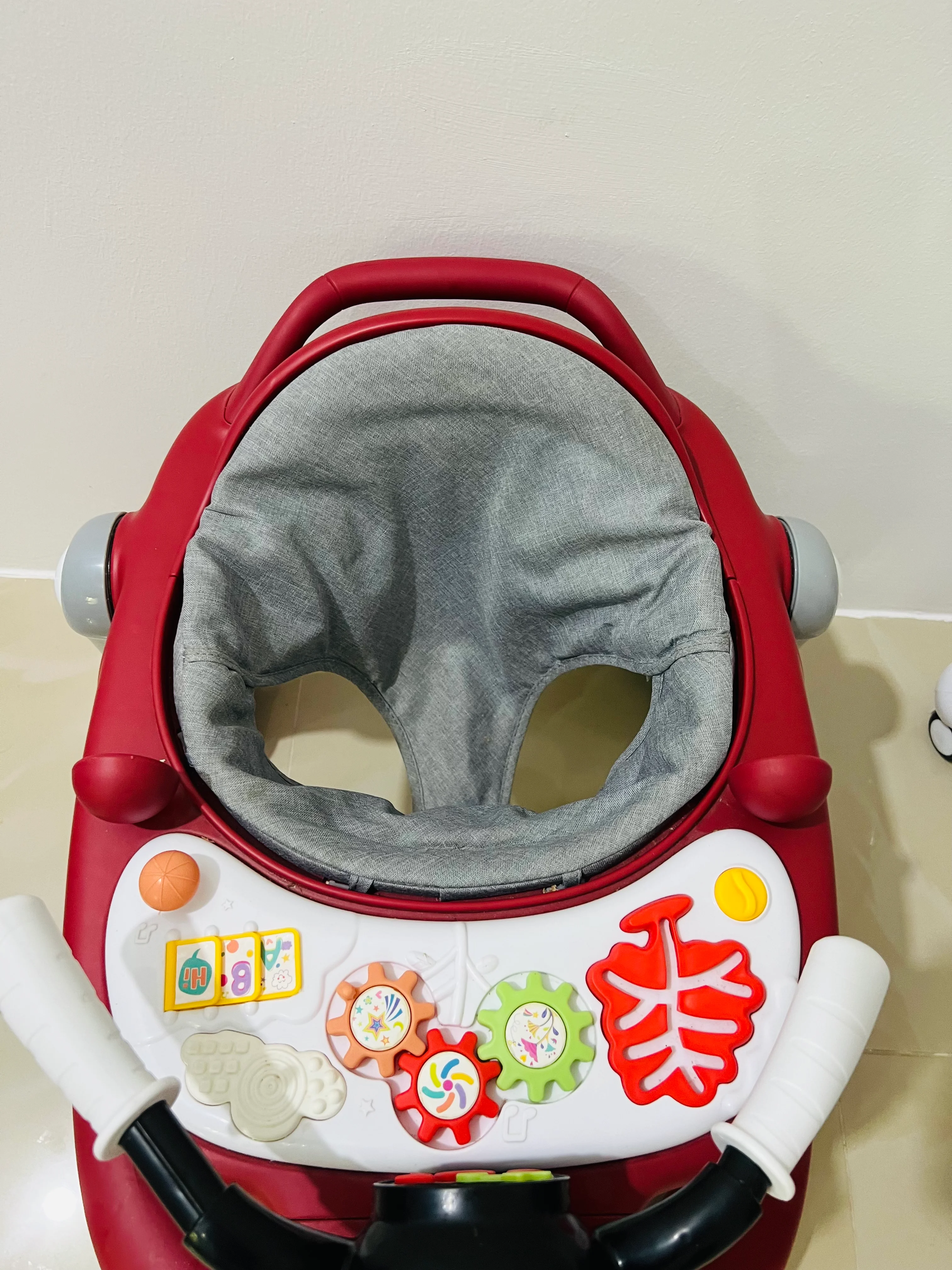 High chair photo 4