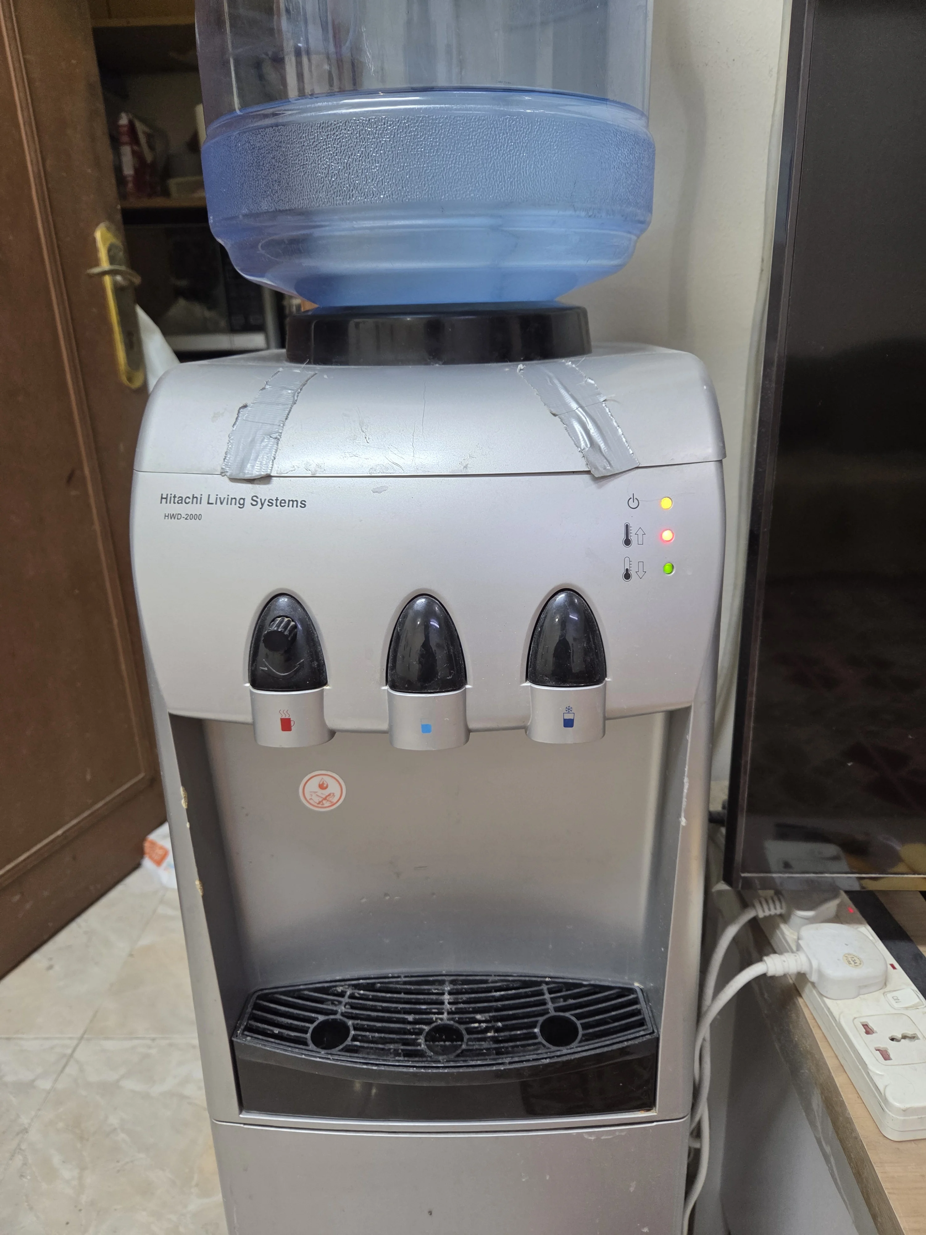Water Dispensar Hitachi Brand photo 2