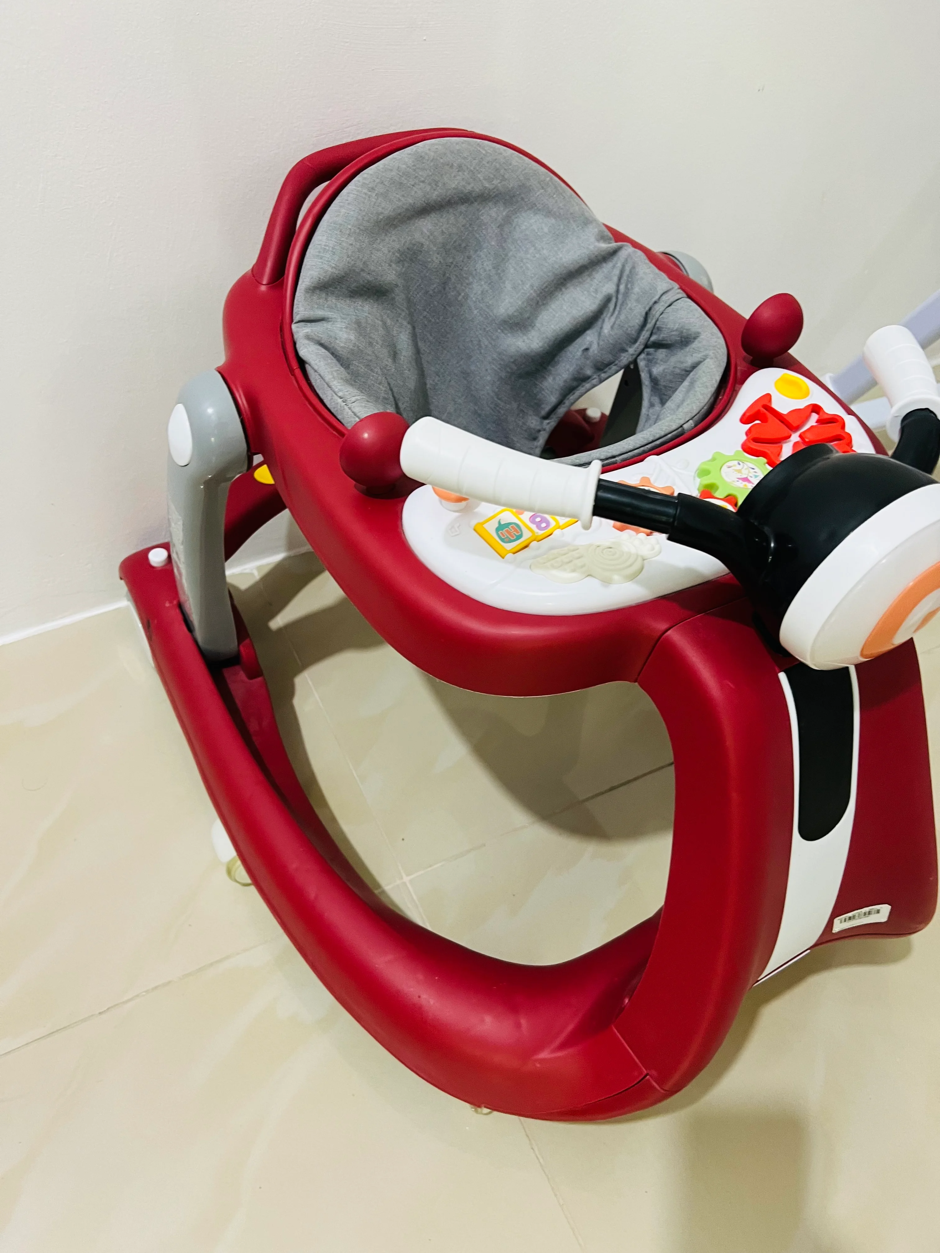 High chair photo 5