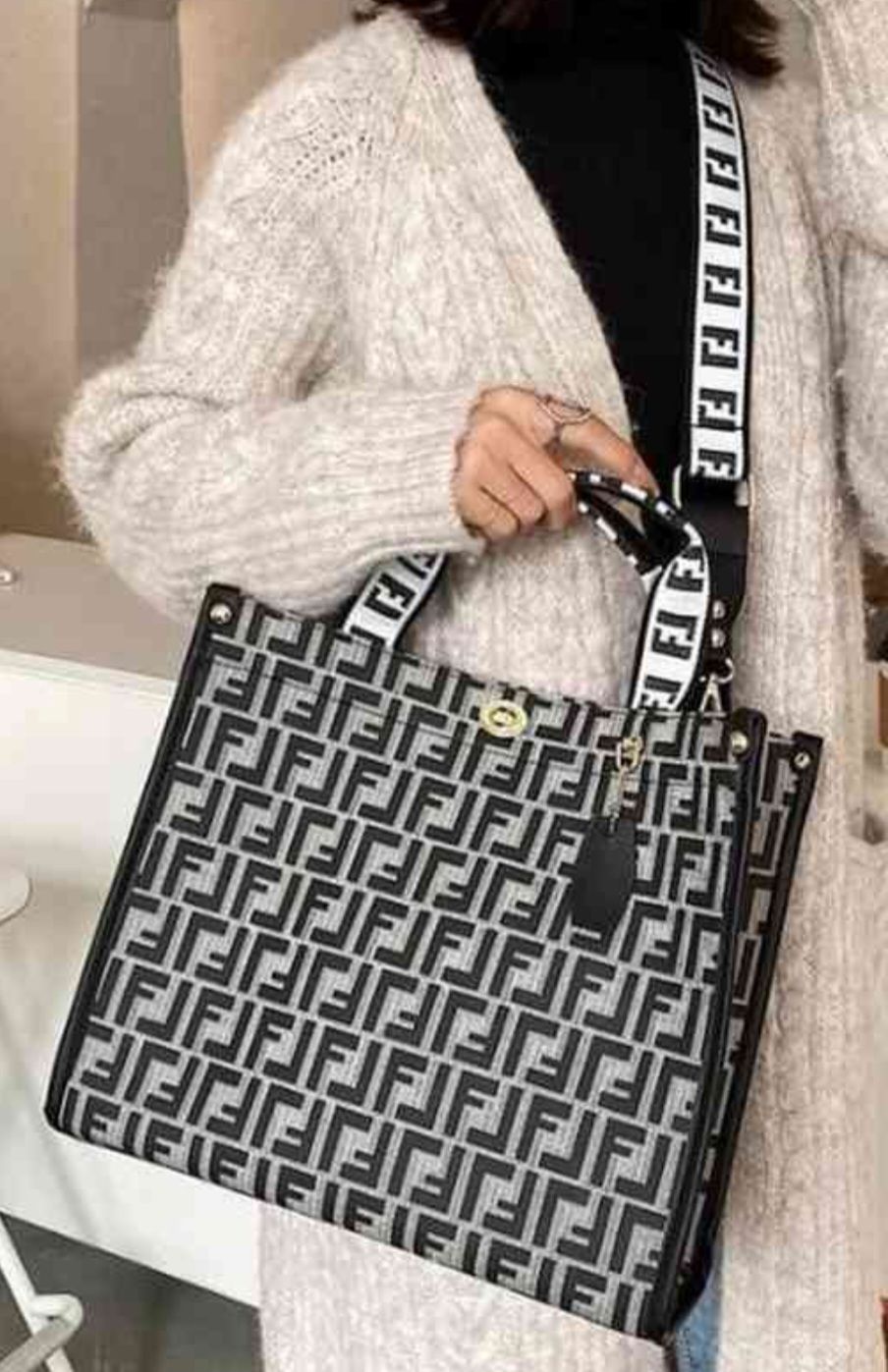 Large tote