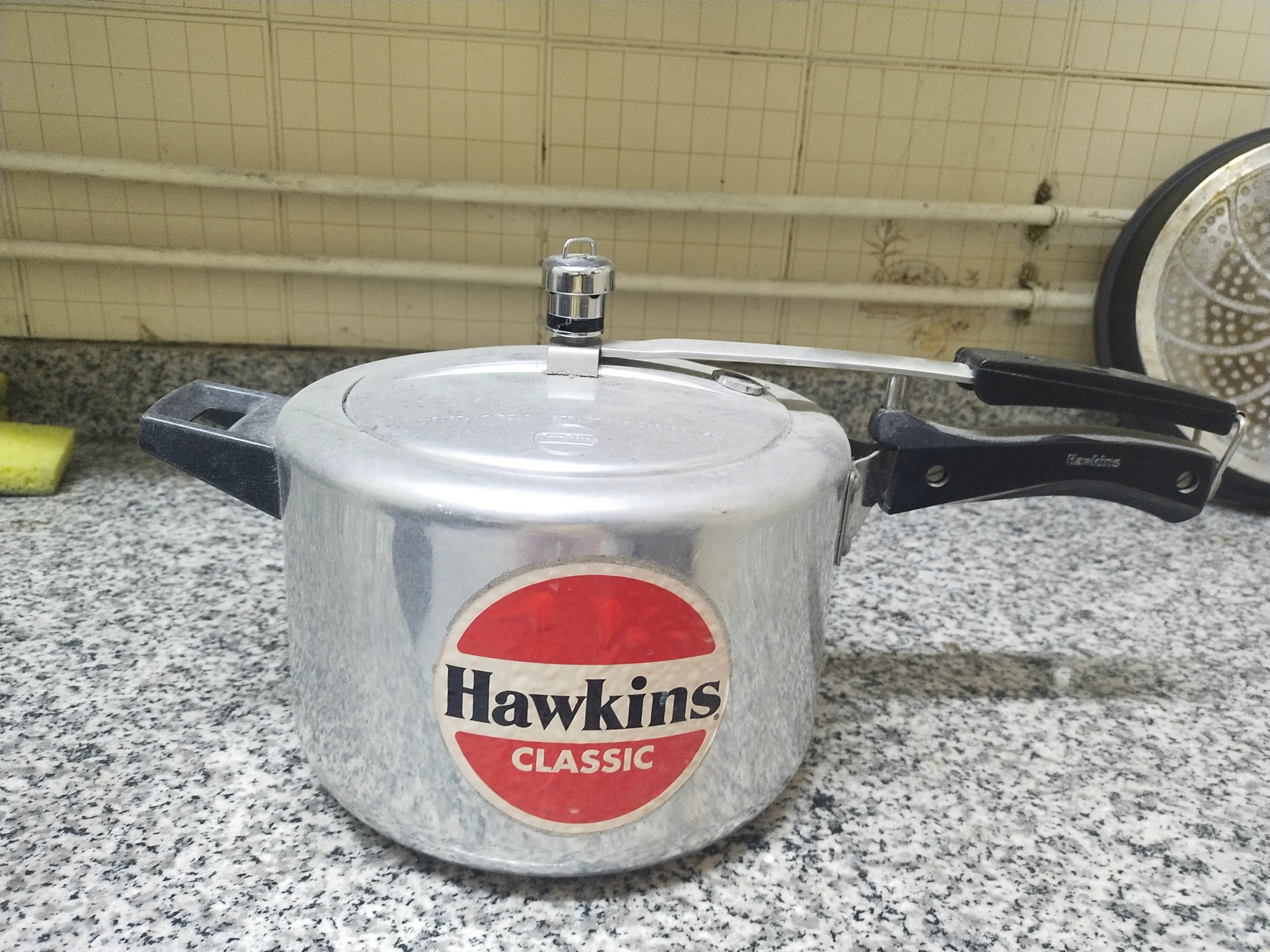 Hawkins pressure cooker 5 litre with 2 containers photo 1