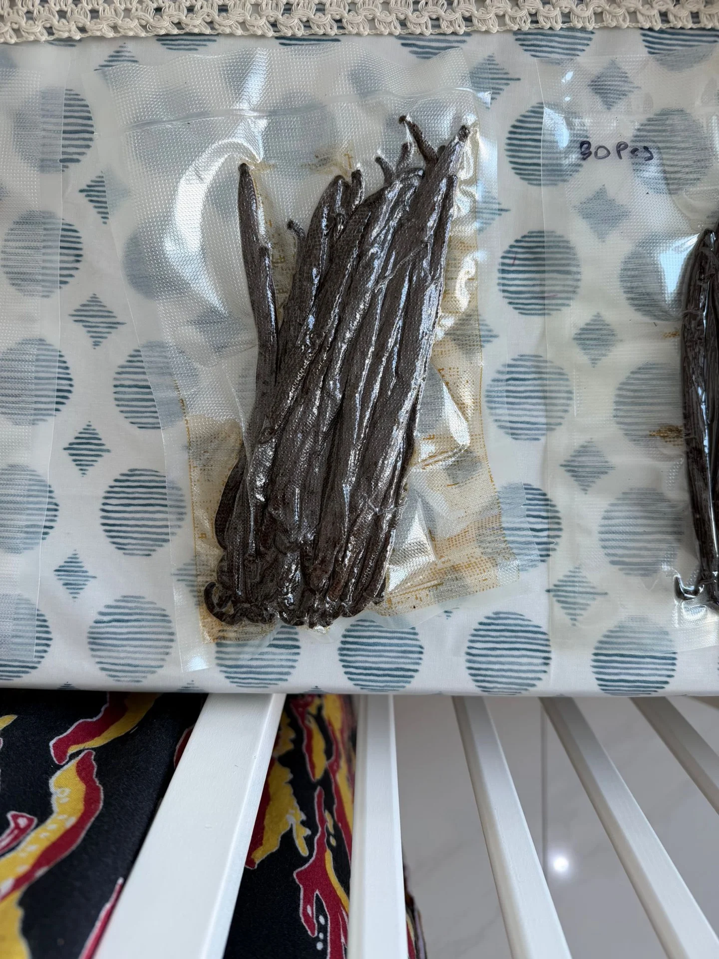 Fresh vanilla stick from Zanzibar photo 3
