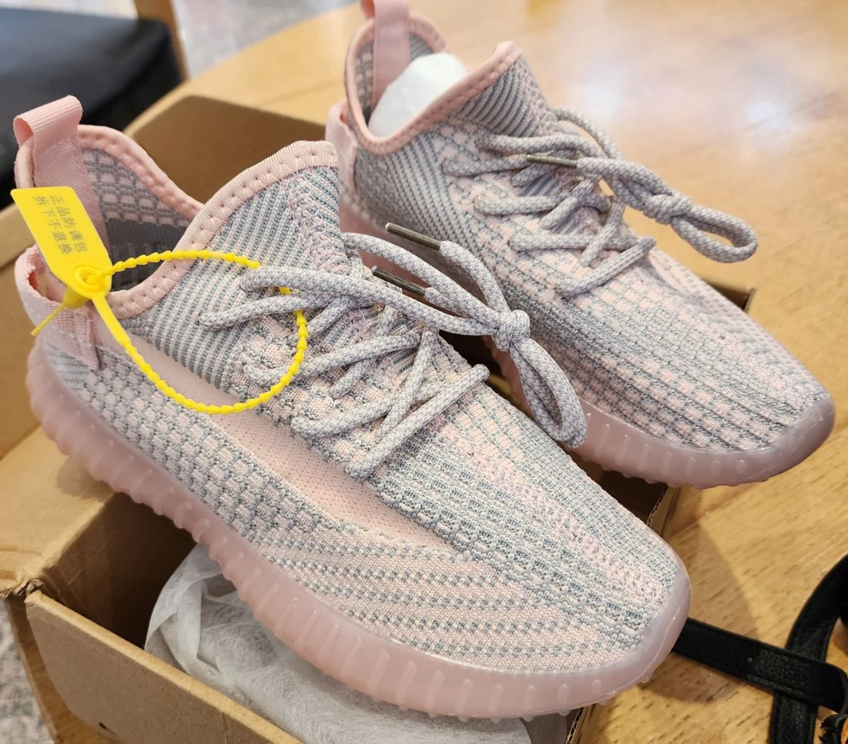 Sneakers photo 1