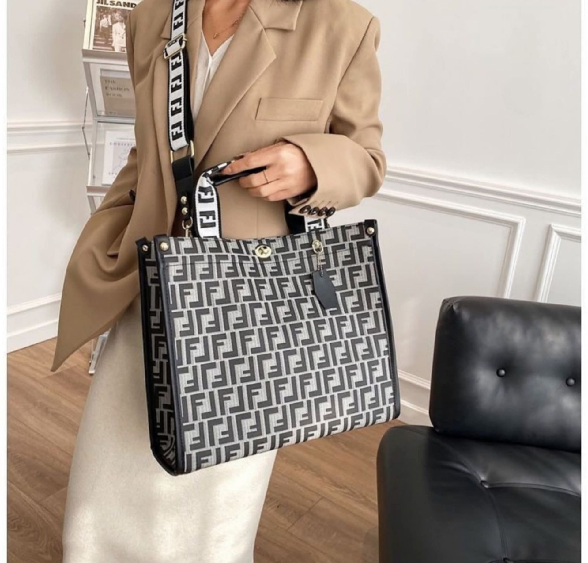 Large tote photo 5
