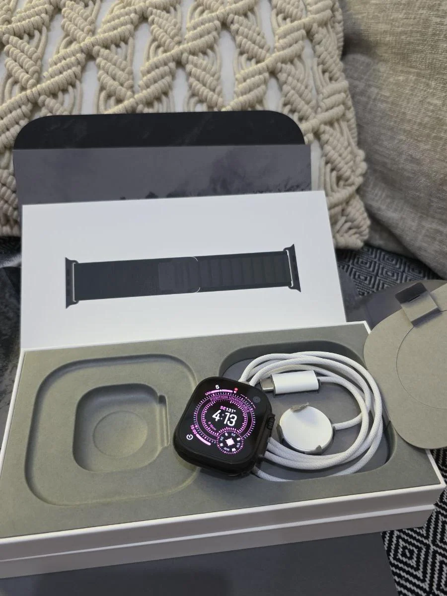 Apple Watch Ultra 2 49mm Black ( Unused Strap )